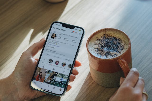 Social Ads - Mobile Feed